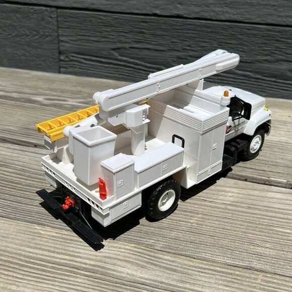 11" DG PRODUCTIONS -1995-1-1 Clearwater-Polk Electric Utility Bucket Truck - Picture 6 of 16